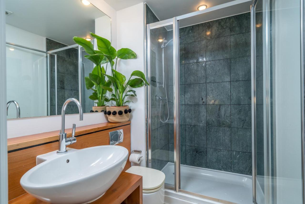 2 Bedroom Apartment With Park Views Shoreditch London Exterior photo
